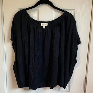 Deletta black flowy cropped blouse